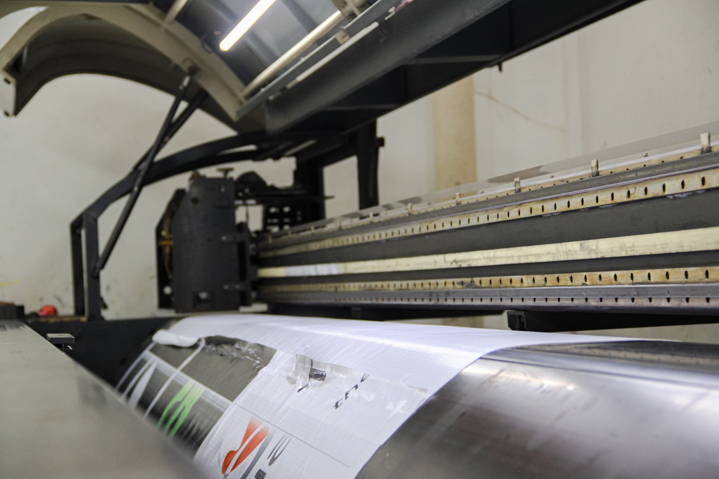 Paper cutting machine